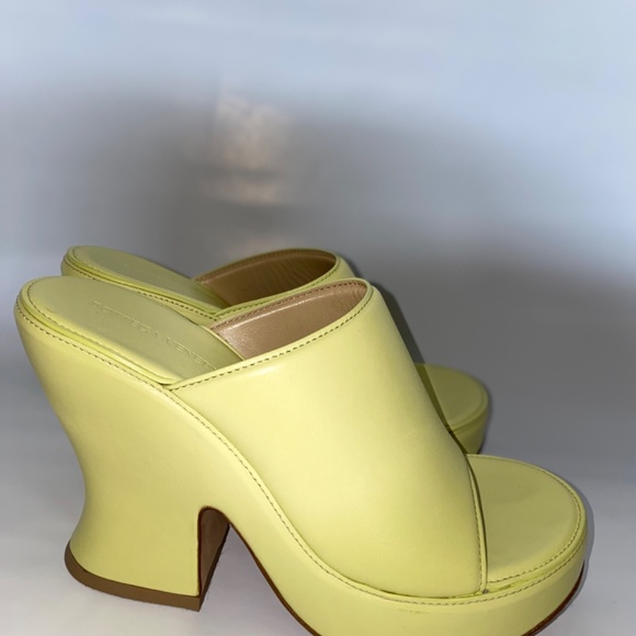 BOTTEGA VENETA wedge sandals (size 39) in light green lambskin - Picture 5 of 16